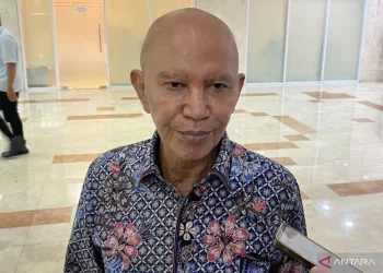 Ketua Badan Anggaran DPR RI Said Abdullah menjawab pertanyaan wartawan di kompleks parlemen, Senayan, Jakarta, Senin (6/4/2026). ANTARA/Fath Putra Mulya