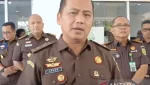 Kapuspenkum Kejaksaan Agung Anang Supriatna memberikan keterangan pers kepada wartawan saat kunjungan kerja Jaksa Agung di Kantor Kejaksaan Tinggi Sumatera Utara, Medan, Kamis (26/2/2026). (Foto: ANTARA/Aris Rinaldi Nasution)