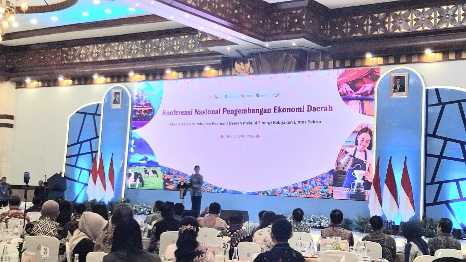 Ketua Dewan Komisioner OJK, Friderica Widyasari Dewi dalam Konferensi Nasional Pengembangan Ekonomi Daerah (KNPED), di Jakarta, Senin (25/5). (Foto: Khoirifa)