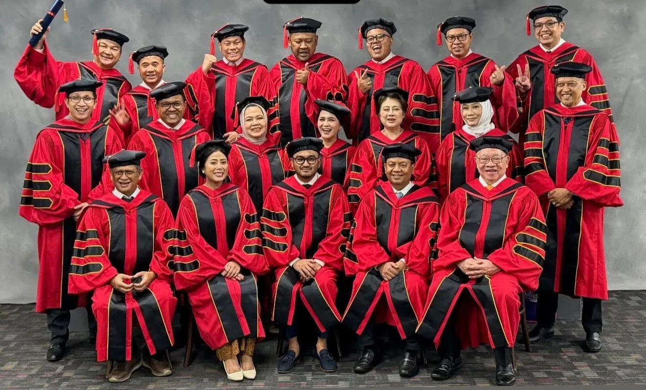 Direktur Kepatuhan Bank Panin Dikukuhkan Jadi Doktor Hukum UPH