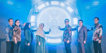 SEVP Assets Management PT Bank Tabungan Negara (Persero) Tbk Benjamen Sihombing (ketiga kanan), Direktur Lelang DJKN Kementerian Keuangan Syukriah HG (keempat kanan), Property Expert Panangian Simanungkalit (kedua kanan), Kepala Divisi Consumer CRSD 2 BTN Roganda S.M. Siahaan (kiri), Kepala Divisi CRSD 1 BTN Laloria Pardede (kedua kiri), Kasubdit BPN Noor Puspita Sari (ketiga kiri), dan Kepala Divisi CAMD BTN Didi Rusliyadi (kanan) kompak tersenyum dalam acara Lelang Akbar BTN 2026 di Menara BTN, Jakarta, Senin 25 Mei 2026. (Foto : Erman Subekti)