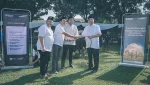 Direktur Utama Bank Mandiri Riduan beserta SVP Corporate Banking Bank Mandiri dan SVP Special Asset Management Bank Mandiri Bambang Saepudin serta Direktur Utama Mandiri Amal Insani Zainal Abadin (kiri ke kanan) saat penyerahan sapi kurban di Griya Mandiri, Cilandak, Jakarta, Rabu 27 Mei 2026. (Foto : Erman Subekti)
