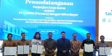 Penandatanganan Perjanjian Kerja Sama dilakukan oleh Direktur Konsumer dan Ritel bank bjb Nunung Suhartini bersama Direktur Operasional PT Taspen (Persero) Tribuna Phitera Djaja dan turut disaksikan oleh Direktur Utama PT Taspen (Persero) Rony Hanityo Aprianto serta Direktur Keuangan PT Taspen (Persero) Elmamber Sinaga, di Auditorium PT Taspen (Persero), Jakarta Pusat, Rabu, 6 Mei 2026. (Foto: Istimewa)