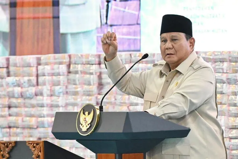 Presiden Prabowo Subianto menghadiri penyerahan hasil denda administratif dan penyelamatan keuangan negara di Kejaksaan Agung, Jakarta, Rabu, 13 Mei 2026. (Foto: BPMI Sekretariat Presiden)