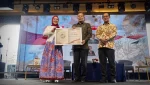 Menteri Koperasi (Menkop) Ferry Juliantono berkesempatan menghadiri acara peluncuran buku dan talkshow bertajuk ‘Penguatan Koperasi Merah Putih Melalui Produk Lokal Berbasis Merek Kolektif’ karya penulis Dewi Tenty Septi Artiany di Jakarta, Kamis (30/4) (Foto: istimewa)