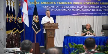 enkop Ferry dalam sambutannya pada acara Rapat Anggota Tahunan (RAT) Tahun Buku 2025 Induk Koperasi Angkatan Udara (Inkopau) di Aula Balai Prajurit Graha Bimasakti TNI AU Triloka, Jakarta, Rabu (6/5).