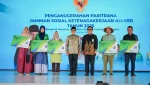 Sebanyak 15 kepala daerah, badan usaha dan UKM menerima penghargaan Paritrana Jaminan Sosial Ketenagakerjaan Award. (Foto: Istimewa)