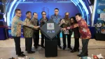 Peluncuran program Smart and Green Building yang dilakukan secara simbolis oleh Komisaris Independen PLN, Andi Arief (keempat dari kiri)