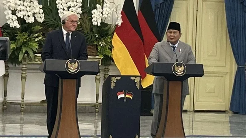 Presiden RI Prabowo Subianto (kanan) dan Presiden Republik Federal Jerman Frank-Walter Steinmeier ketika memberikan keterangan kepada wartawan di Istana Merdeka, Jakarta, Senin (15/6/2026) ANTARA/Maria Cicilia Galuh Prayudhia