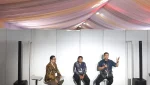 Direktur Promosi Investasi BKPM, Saribua Siahaan (tengah) dan Country Head STT GDC Indonesia Hendrikus Hendra Gozali (kanan) di Cikarang, Rabu (10/6). (Foto: Steven Widjaja)