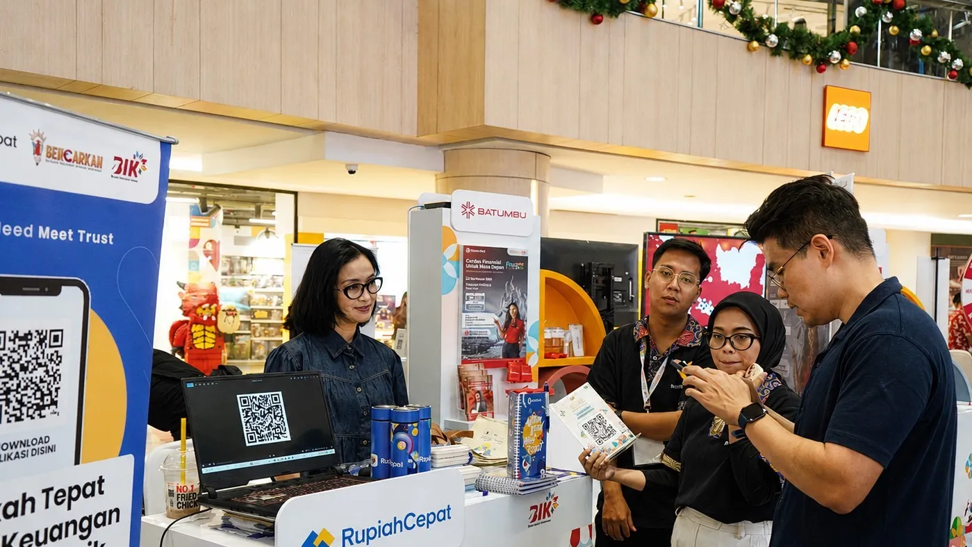 Direktur RupiahCepat Anna Maria Chosani (kiri). (Foto: Istimewa)