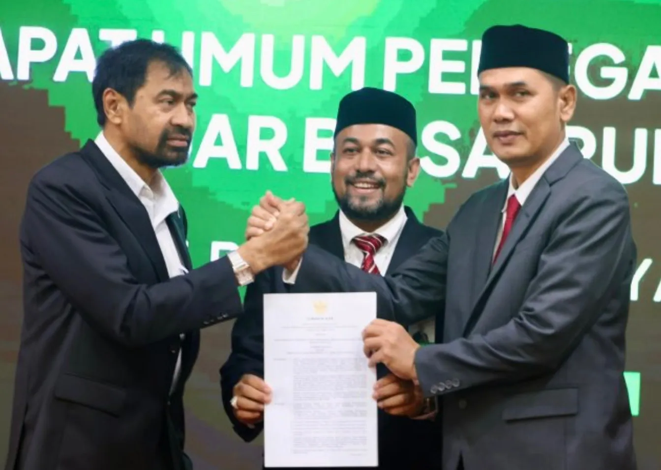 Gubernur Aceh Muzakir Manaf (kiri) dan Sekretaris Daerah Aceh, Muhammad Nasir,