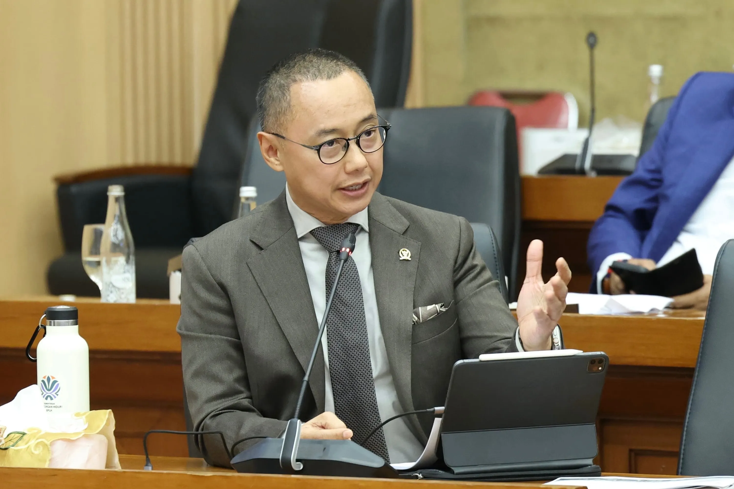 Anggota Komisi XII DPR RI Eddy Soeparno, dalam Rapat Kerja dengan Menteri ESDM di Gedung DPR, Senin (15/6/2026). (Foto: DPR)