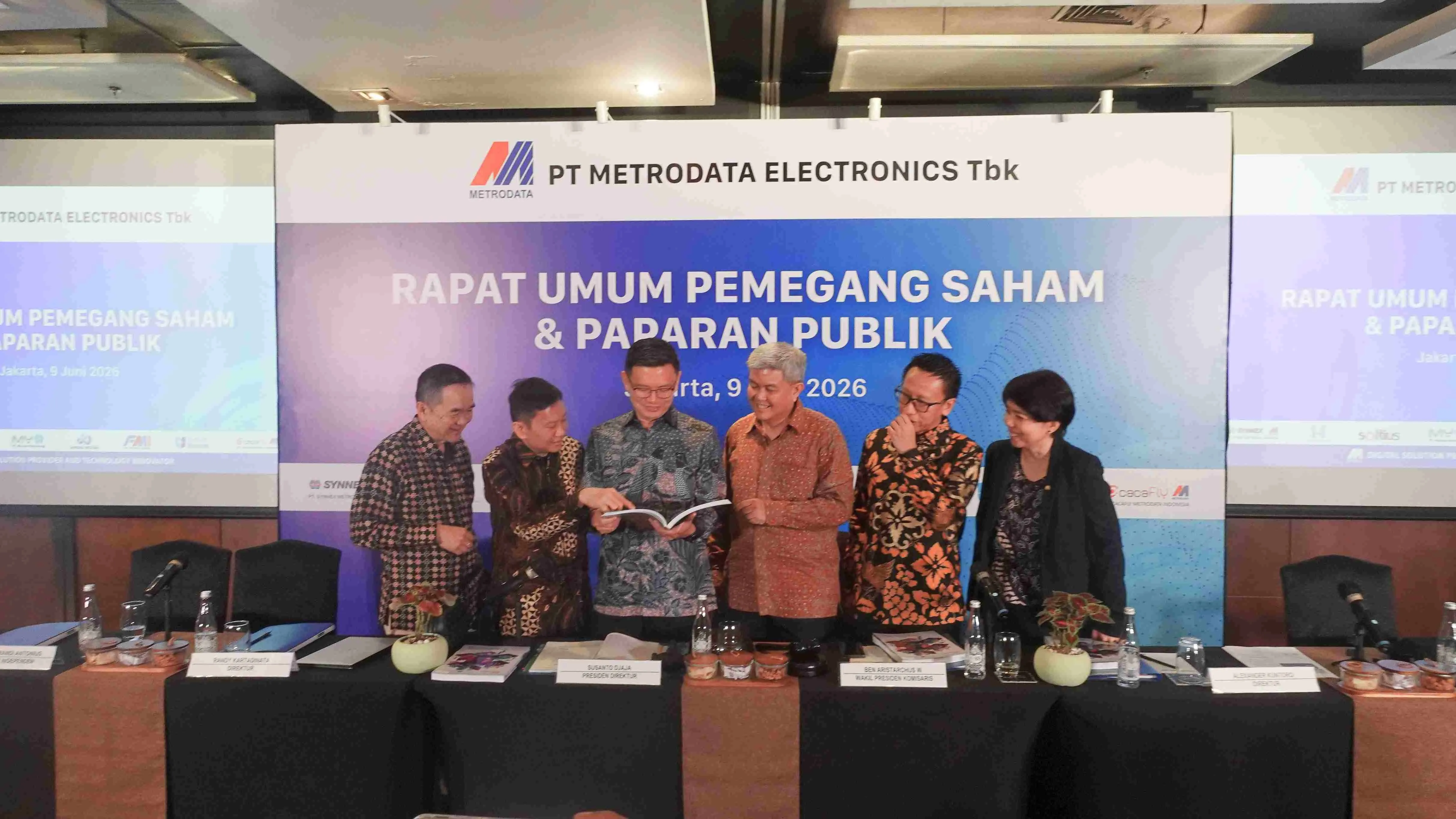 Jajaran komisaris dan direksi PT Metrodata Electronics Tbk (MTDL) usai pelaksanaan RUPS Tahunan perseroan di Jakarta, Selasa (9/6/2026). (Foto: Istimewa)