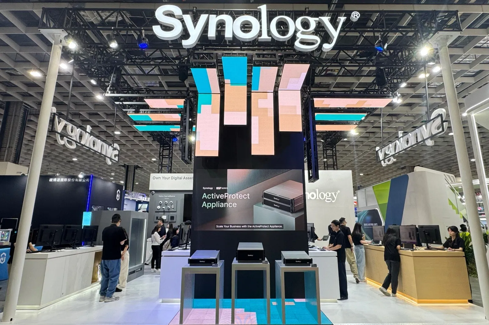 Perusahaan teknologi asal Taiwan, Synology, memperkenalkan berbagai inovasi solusi digital dalam ajang Computex 2026. (Foto: Istimewa)