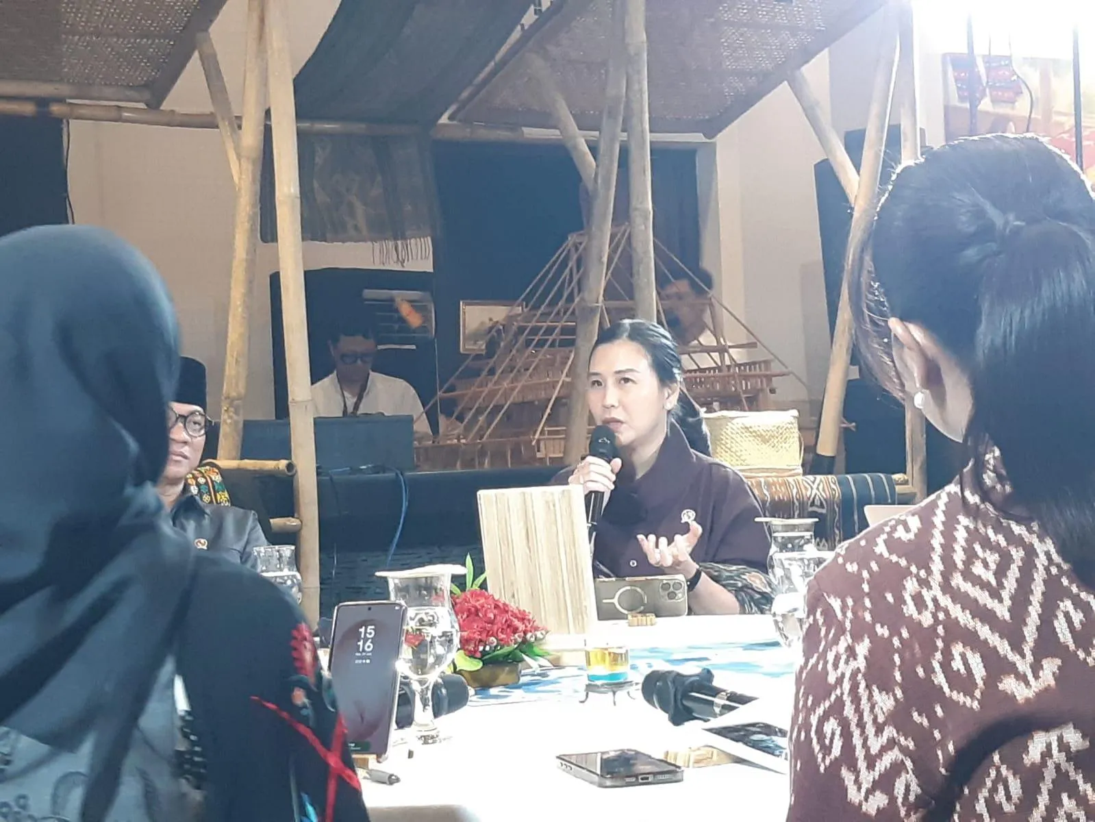Wamen PPPA, Veronica Tan dalam sebuah acara diskusi di Jakarta, Rabu (24/6). (Foto: Steven Widjaja)