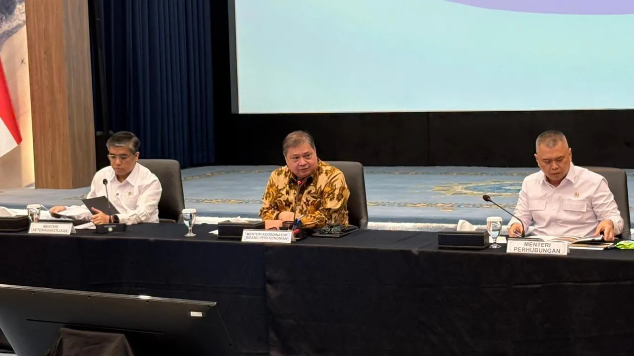 Menteri Koordinator Bidang Perekonomian, Airlangga Hartarto saat mengumumkan paket stimulus ekonomi semester II 2026, di Jakarta, Senin, 22 Juni 2026