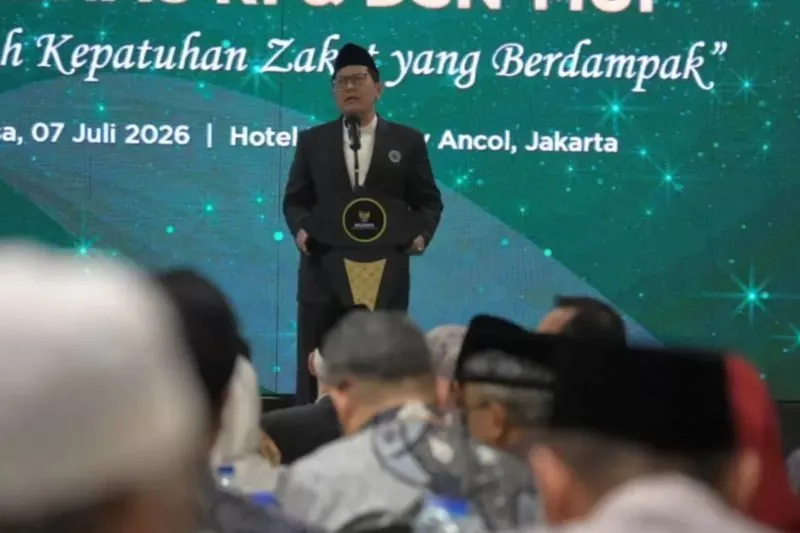 Ketua Badan Pengurus Dewan Syariah Nasional Majelis Ulama Indonesia (DSN-MUI) Cholil Nafis memberi sambutan dalam acara Silaturahim Nasional dan Baznas Award 2026 di Jakarta, Selasa (7/7/2026). (Foto: ANTARA/HO-MUI)