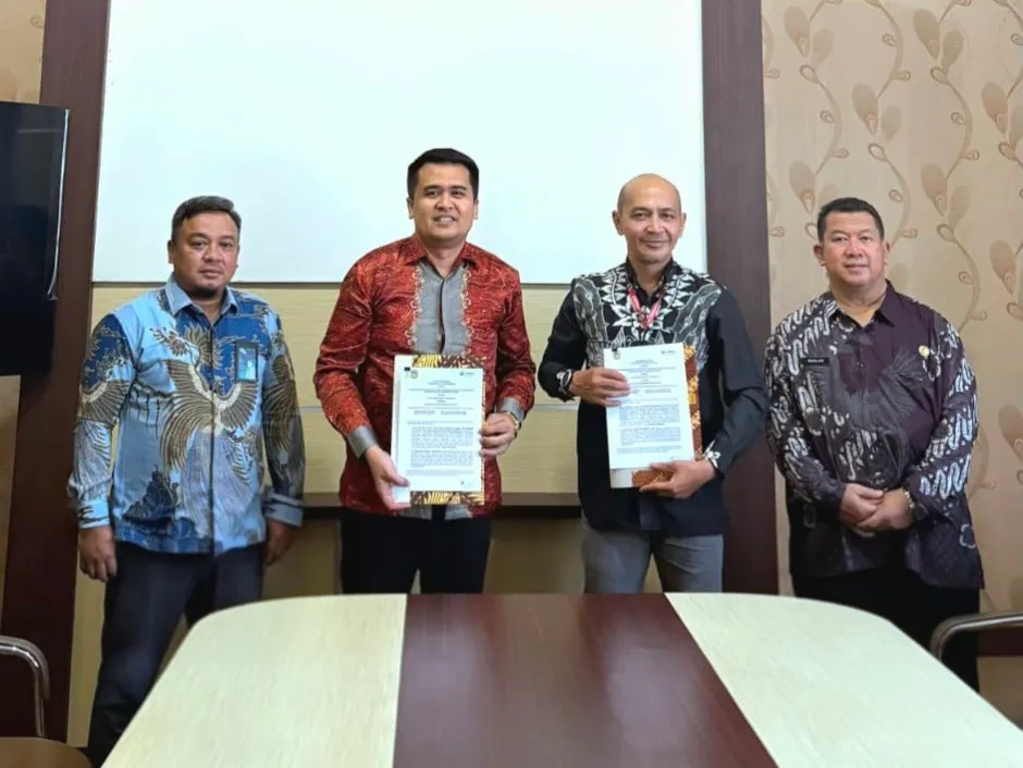 Askrindo dan Dinas PUTRLH Kabupaten Tasikmalaya menjalin kerja sama suretyship untuk memperkuat mitigasi risiko proyek infrastruktur. (Foto: Dok. Askrindo)