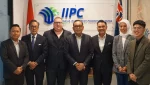 Pertemuan antara Wakil Menteri Investasi dan Hilirisasi/Wakil Kepala Badan Koordinasi Penanaman Modal (BKPM) Todotua Pasaribu dengan Chairman Pure Battery Technologies Stephen Wilmot, didampingi Direktur Indonesia Investment Promotion Center (IIPC) Sydney Leidy Surianingrat, di kantor IIPC Sydney, Australia. (Foto: ANTARA/HO-BKPM)