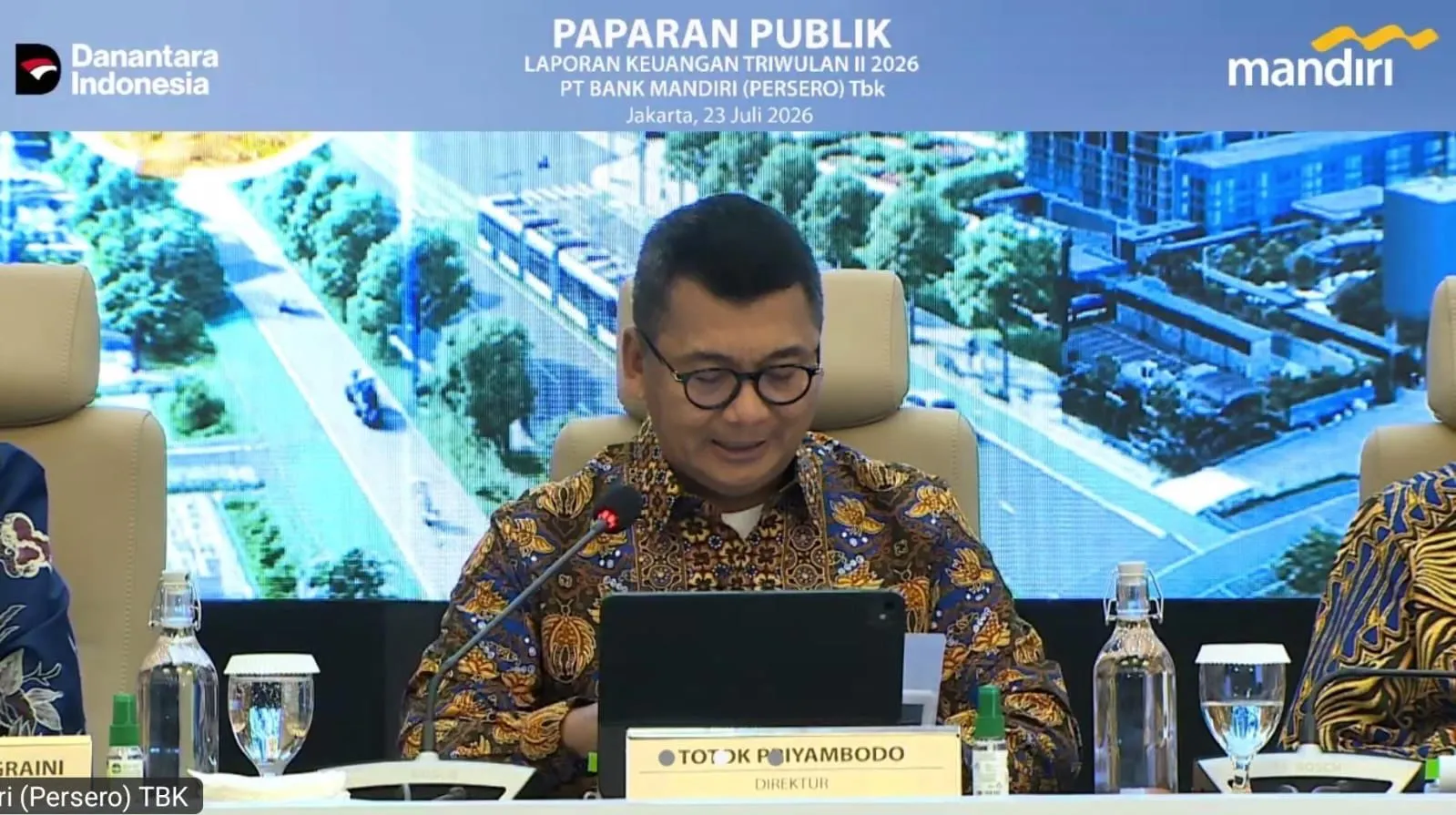 Direktur Commercial Banking Bank Mandiri, Totok Priyambodo dalam Konferensi Pers Paparan Kinerja Kuartal II 2026 yang digelar secara virtual, Kamis (23/7/2026). (Foto: Tangkapan layar)