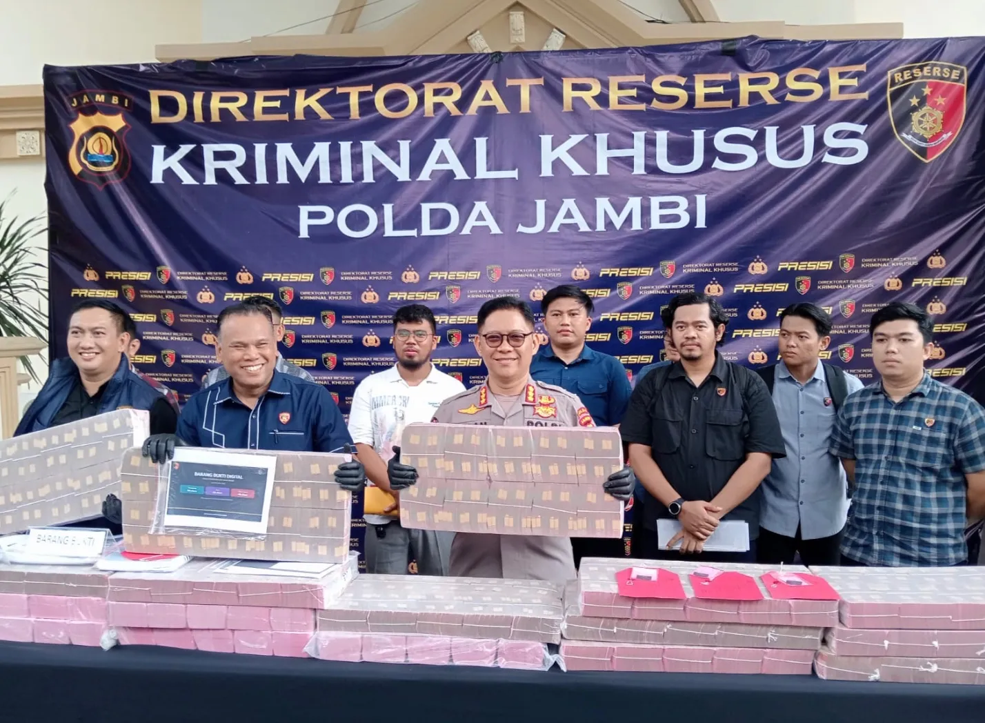 engungkapan kasus peretasan Bank Pembangunan Daerah (BPD) Jambi oleh Direktorat Reserse Kriminal Khusus (Direskrimsus) Polda Jambi. Foto: Bank Jambi