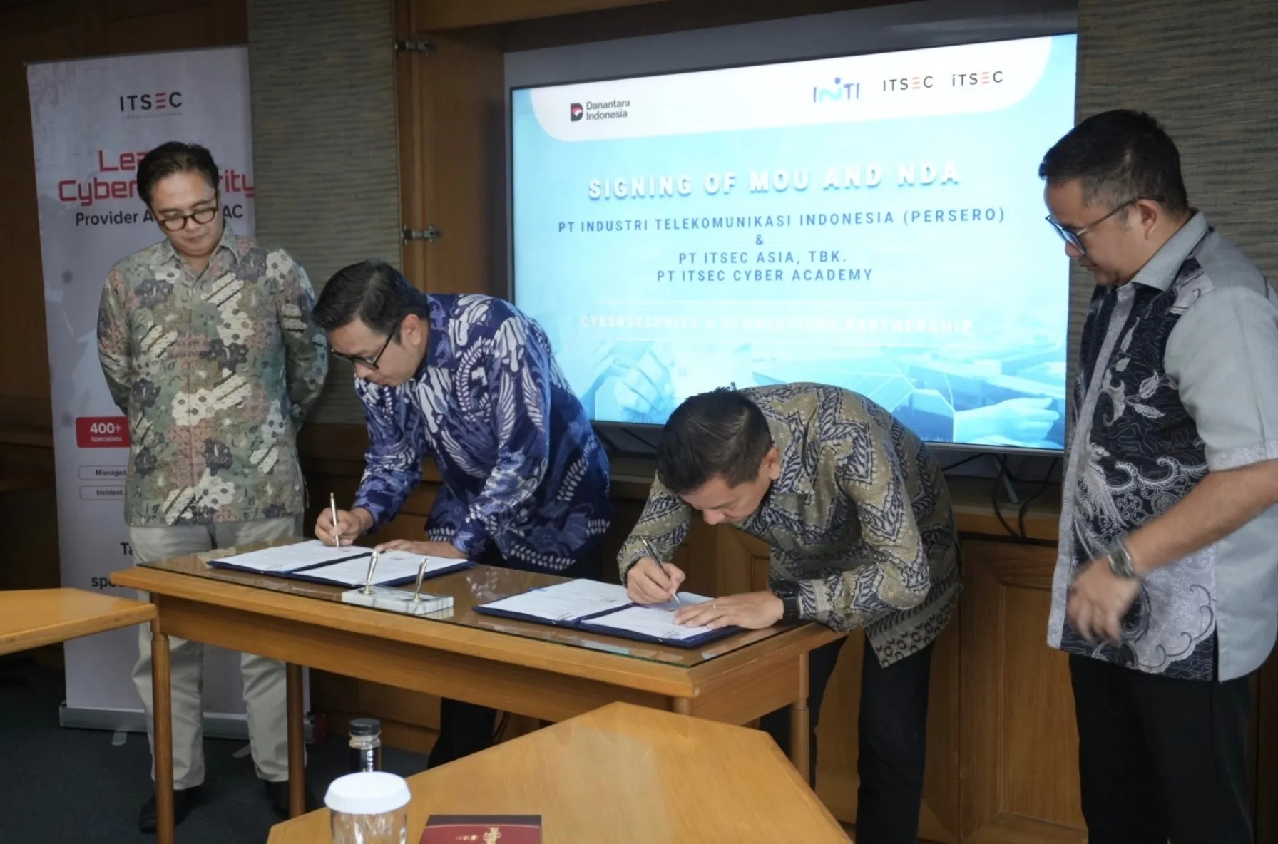 Penandatanganan Nota Kesepahaman (MoU) antara ITSEC Asia dan PT INTI serta MoU antara PT INTI dan PT ITSEC Cyber Academy (ITSEC Cyber & AI Academy), anak usaha ITSEC Asia yang berfokus pada pendidikan, pelatihan dan pengembangan kompetensi cybersecurity dan AI.