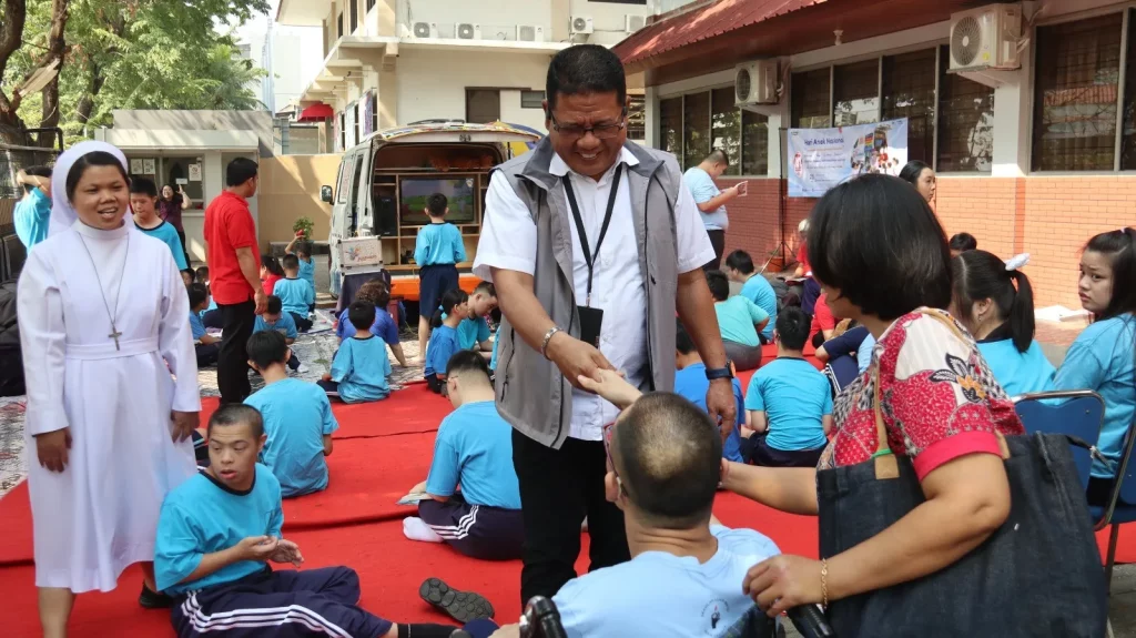 Askrindo menggelar program Mobil Pintar serentak di 25 provinsi untuk memperluas akses pendidikan inklusif bagi anak Indonesia. (Foto: Dok. Askrindo)