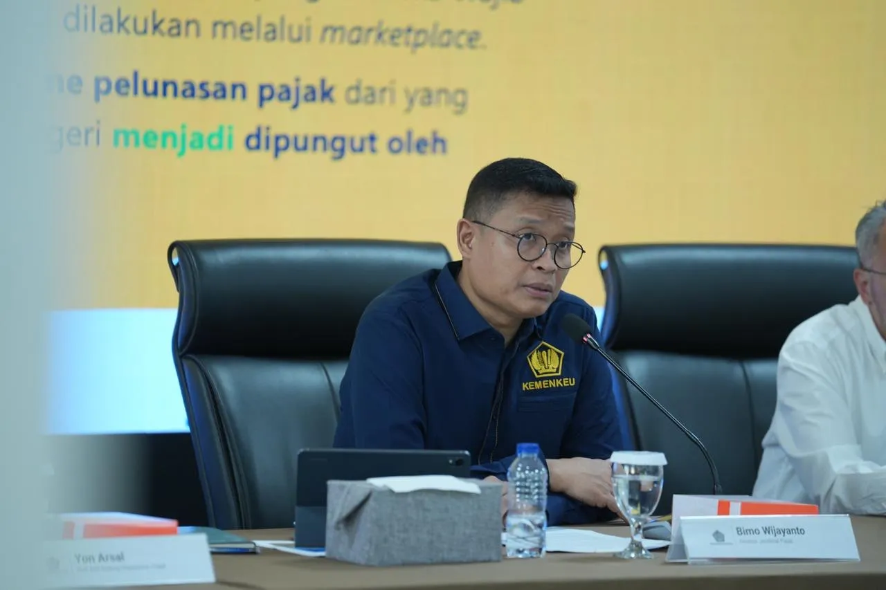 Direktur Jenderal Pajak Bimo Wijayanto memberikan keterangan dalam konferensi pers terkait Pemungutan Pajak atas Perdagangan Melalui Sistem Elektronik (PMSE), di kantornya, Jakarta Selatan, Rabu (1/7/2026). (Foto: Irawati)