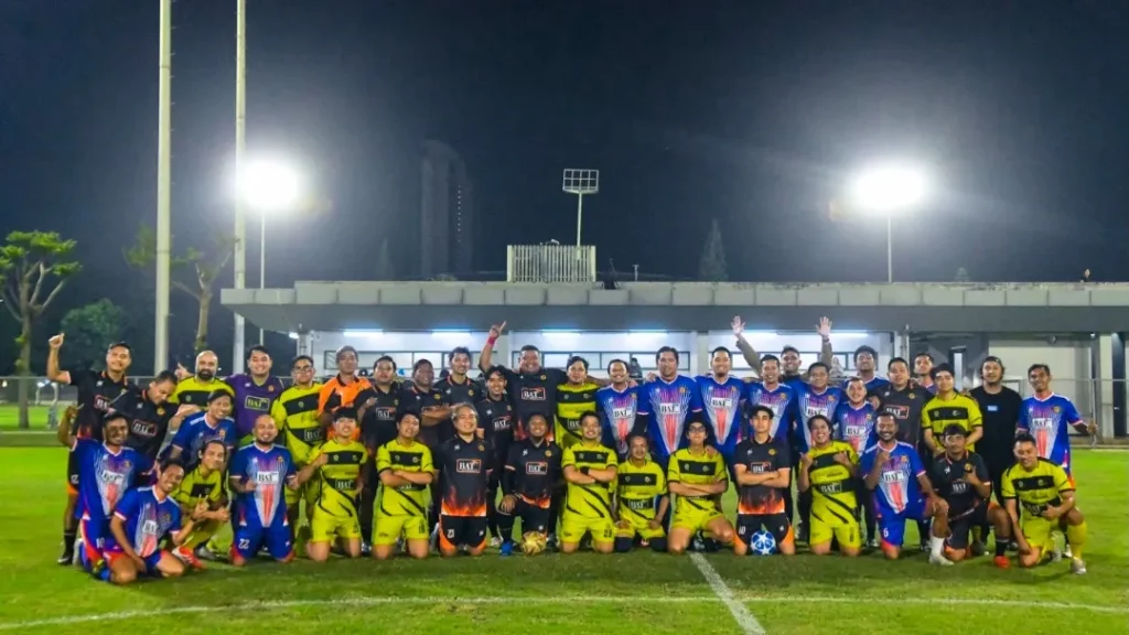 Komunitas sepak bola jurnalis, SeeJontor FC, memperkenalkan jersei baru 2026-2027 dengan menggandeng UMKM aparel lokal, Sheza Sport Apparel. (Foto: Istimewa)